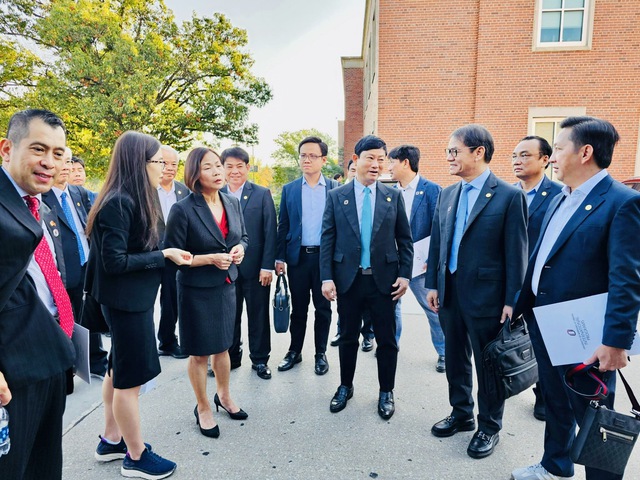 Đoàn của tỉnh Bình Dương tham quan trường đại học Nebraska Omaha – B.C Đoàn của tỉnh Bình Dương tham quan trường đại học Nebraska Omaha – B.C