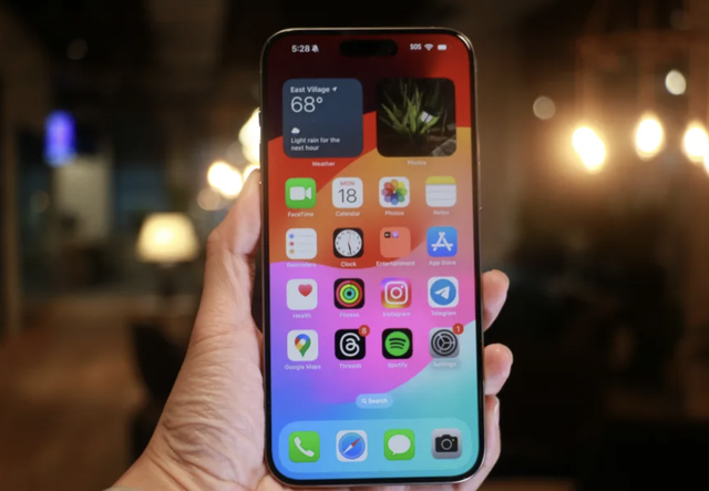 Apple tung bản cập nhật iOS 17.0.3 vá lỗi nóng máy trên iPhone 15 - Ảnh 1. Apple tung bản cập nhật iOS 17.0.3 vá lỗi nóng máy trên iPhone 15 - Ảnh 1.