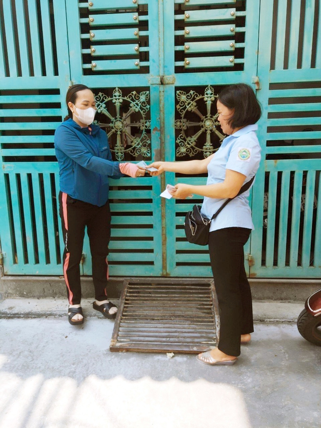 Gian nan thu tiền rác không dùng tiền mặt - Ảnh 3. Gian nan thu tiền rác không dùng tiền mặt - Ảnh 3.