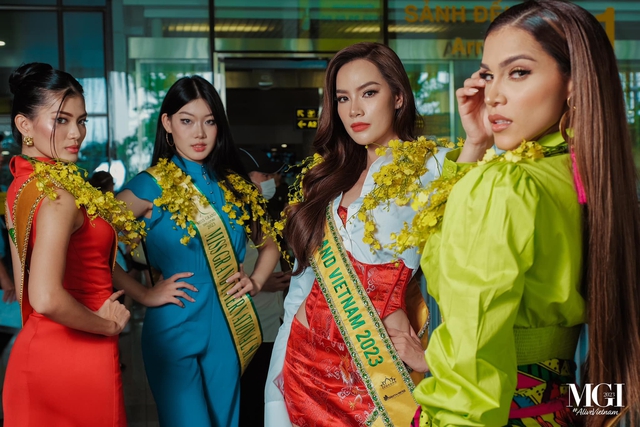 Hậu trường khâu vận chuyển hành lý cho thí sinh Miss Grand International 2023 - Ảnh 1.