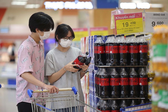 Khách hàng hào hứng mua sắm các sản phẩm Việt tại hệ thống Co.opmart Khách hàng hào hứng mua sắm các sản phẩm Việt tại hệ thống Co.opmart