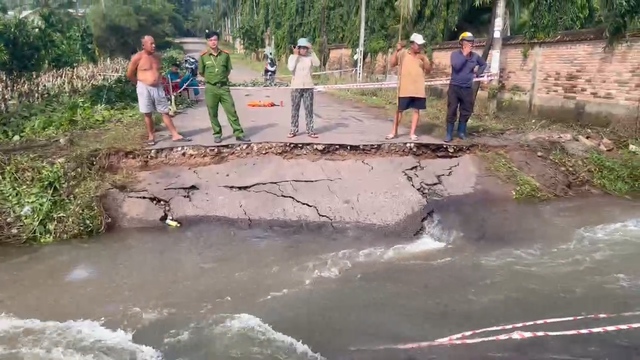 Sập cống nước trên đường 12 khiến hàng ngàn hộ dân Bình Dương, BìnhPhước bị chia cắt - Ảnh 2. Sập cống nước trên đường 12 khiến hàng ngàn hộ dân Bình Dương, BìnhPhước bị chia cắt - Ảnh 2.