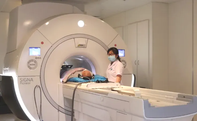 Máy chụp MRI của Bệnh viện Ung bướu TPHCM hoạt động trở lại - Ảnh 1.