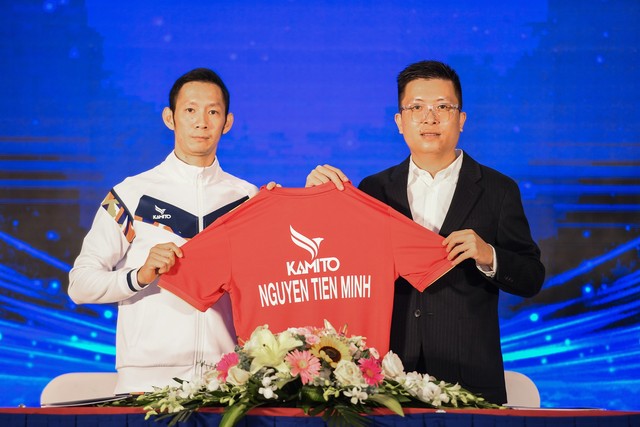 Tay vợt Nguyễn Tiến Minh chắp cánh ước mơ chơi cầu lông cho trẻ em Việt Nam - Ảnh 1.