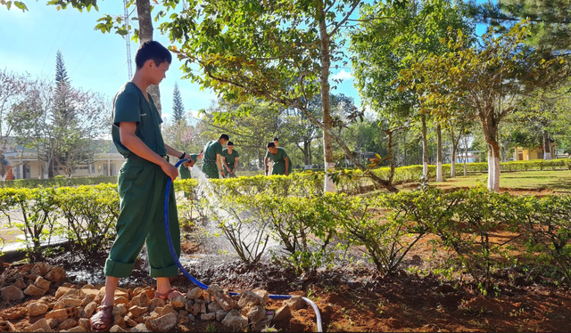 Thạc sĩ, kỹ sư, người có việc làm ổn định… có phải đi nghĩa vụ quân sự? - Ảnh 2.