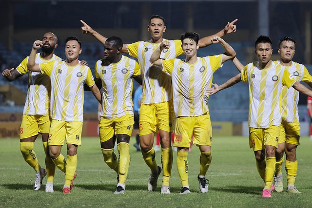 CLB Thanh Hóa đoạt Siêu cúp quốc gia 2023 - Ảnh 1. CLB Thanh Hóa đoạt Siêu cúp quốc gia 2023 - Ảnh 1.