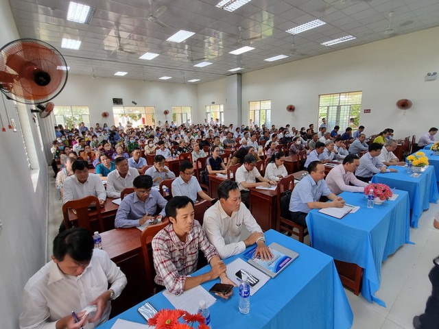 Chủ tịch UBND tỉnh Bến Tre đối thoại với dân xung quanh bãi rác An Hiệp - Ảnh 2. Chủ tịch UBND tỉnh Bến Tre đối thoại với dân xung quanh bãi rác An Hiệp - Ảnh 2.