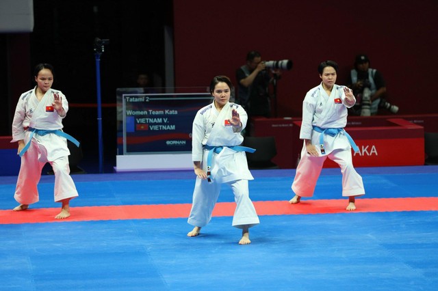 Nóng: Karate xuất sắc mang về HCV thứ ba cho thể thao Việt Nam - Ảnh 2.