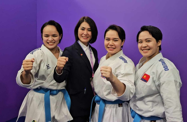 Karate đồng đội nữ đoạt HCV ASIAD 19: Vỡ òa niềm vui - Ảnh 1.