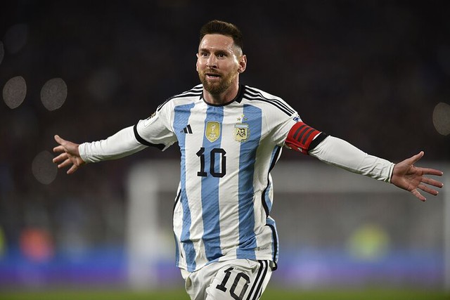 Messi vẫn trở lại đội tuyển Argentina dù đang chấn thương - Ảnh 1.