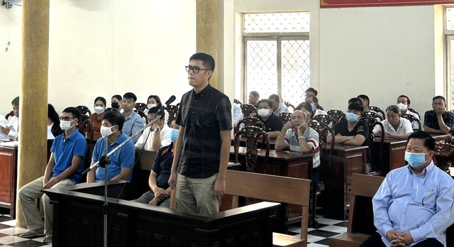 Cấp biển số đẹp: Cựu Trưởng phòng CSGT tỉnh An Giang cùng 4 cấp dưới hầu tòa - Ảnh 2.