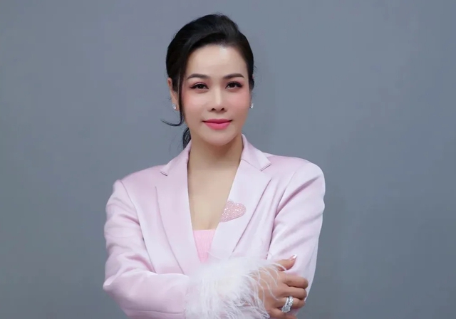 Nhật Kim Anh: Từng đi 'hối lộ' các quán cà phê bật nhạc của mình - Ảnh 1.