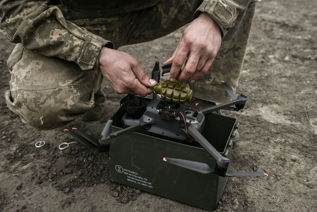 Chiến sự ngày 591: Ukraine ồ ạt sản xuất UAV, Nga sắp trang bị tên lửa Sarmat - Ảnh 1.