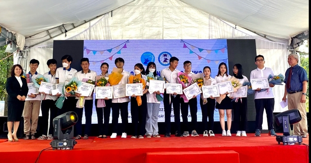 Học bổng lớn cho sinh viên nghèo Bình Định đang học tại TP.HCM - Ảnh 4.