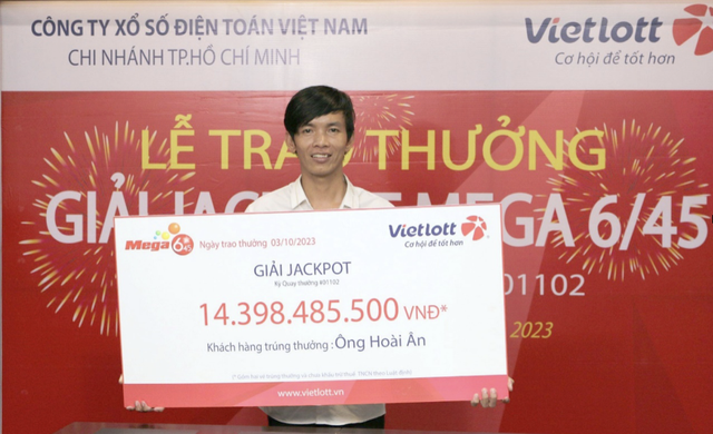 2 lần trúng giải Jackpot trong tuần của anh chàng không đeo mặt nạ nhận thưởng - Ảnh 1.