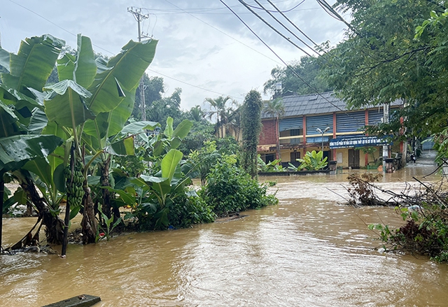 Yên Bái: Mưa lớn gây ngập lụt nhiều nơi, 2 người tử vong - Ảnh 1.
