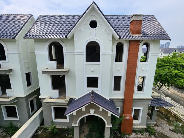 Giá biệt thự, liền kề ven Hà Nội chỉ tăng ở miệng 'cò' ? - Ảnh 1. Giá biệt thự, liền kề ven Hà Nội chỉ tăng ở miệng 'cò' ? - Ảnh 1.