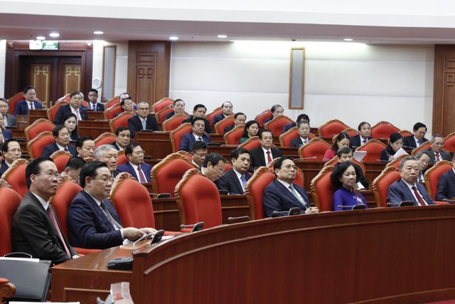 Bộ Chính trị báo cáo về quy hoạch nhân sự T.Ư khóa XIV, cải cách tiền lương - Ảnh 2.