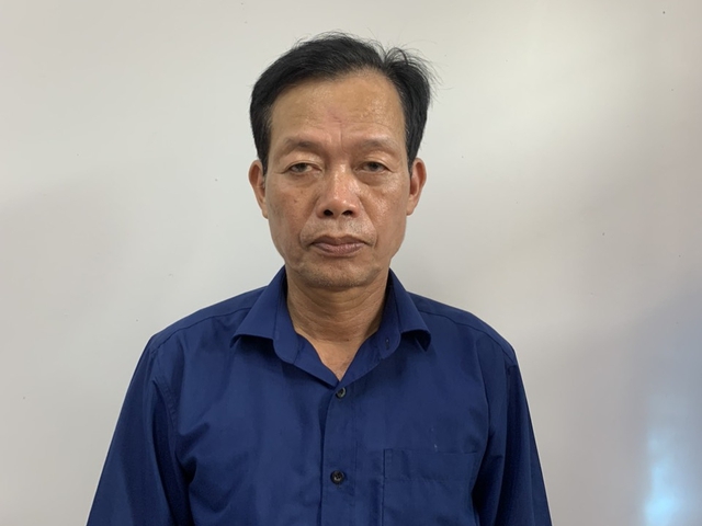 Bắt cựu chủ tịch xã ở Bắc Giang giao hàng chục lô đất trái thẩm quyền - Ảnh 1.
