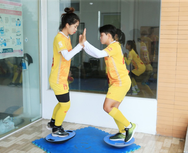 Sao U.20 lên đội tuyển nữ Việt Nam đấu vòng loại Olympic, Huỳnh Như vẫn vắng mặt - Ảnh 6.