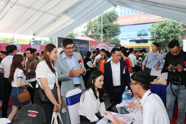 Sinh viên thực tập từ năm nhất đại học: Thiếu chuyên môn, sao dám trải nghiệm? - Ảnh 3.