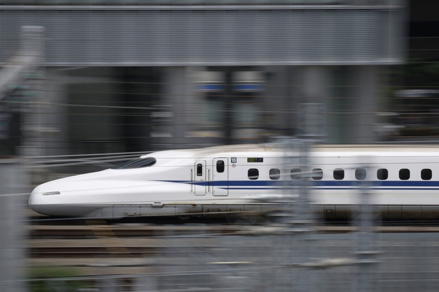 Rò rỉ hóa chất trên đoàn tàu cao tốc Shinkansen tại Nhật, 4 hành khách bị thương - Ảnh 1.