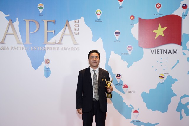Ông Hoàng Văn Phúc - Phó tổng giám đốc BSL, đại diện nhận giải