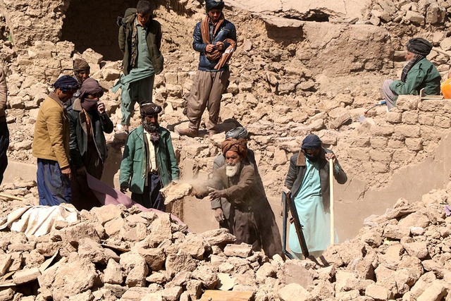 Sau động đất, lo ngại khủng hoảng kép ở Afghanistan - Ảnh 1.