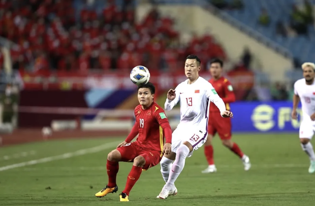 HLV Troussier: 'Đẳng cấp đội tuyển Việt Nam không thua kém đội Trung Quốc'  - Ảnh 2.