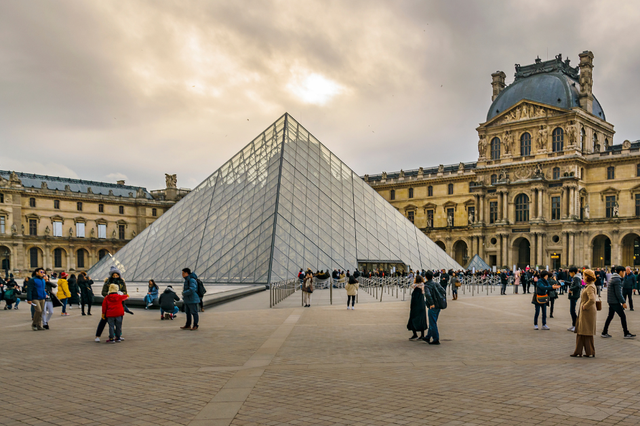 Du lịch văn hóa Paris: Khám phá lịch sử và ẩm thực độc đáo - Ảnh 4. Du lịch văn hóa Paris: Khám phá lịch sử và ẩm thực độc đáo - Ảnh 4.