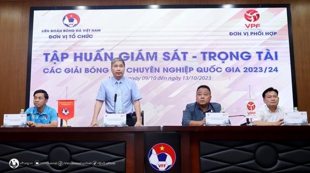 VFF: 'V-League 2023-2024 sắp có thêm xe VAR, trọng tài cần phối hợp tốt' - Ảnh 1.