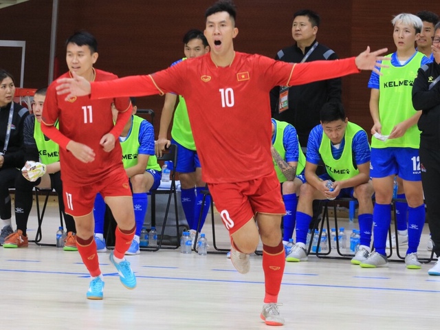 Đội tuyển futsal Việt Nam sớm giành vé vào vòng chung kết giải châu Á 2024 - Ảnh 1.