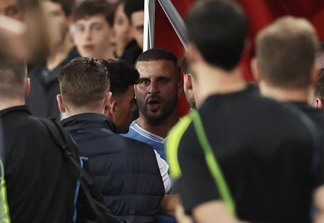 Sự cố sau trận Man City thua Arsenal trên sân Emirates - Ảnh 1. Sự cố sau trận Man City thua Arsenal trên sân Emirates - Ảnh 1.
