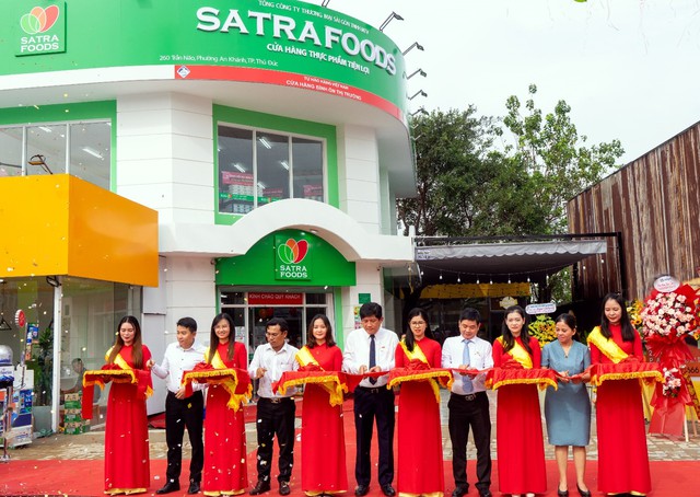 SATRA đã đầu tư, mở rộng, phát triển các cửa hàng trong chuỗi cửa hàng thực phẩm tiện lợi Satra, gọi tắt là Satrafoods. Ảnh: SATRA