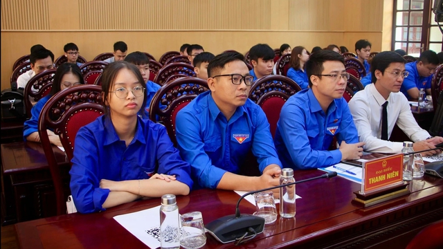 Chủ tịch UBND tỉnh Ninh Bình đối thoại với thanh niên - Ảnh 3.