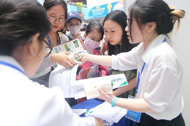 Những công việc làm thêm có mức lương từ 200.000 đồng/giờ cho sinh viên - Ảnh 4. Những công việc làm thêm có mức lương từ 200.000 đồng/giờ cho sinh viên - Ảnh 4.