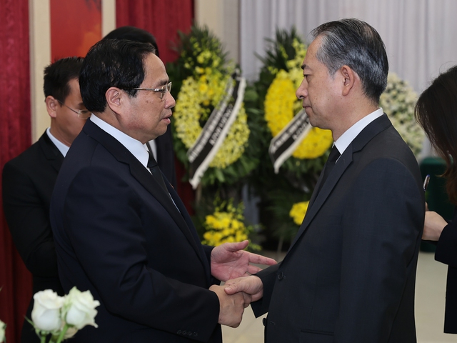 Thủ tướng Phạm Minh Chính viếng Thủ tướng Trung Quốc Lý Khắc Cường - Ảnh 2.