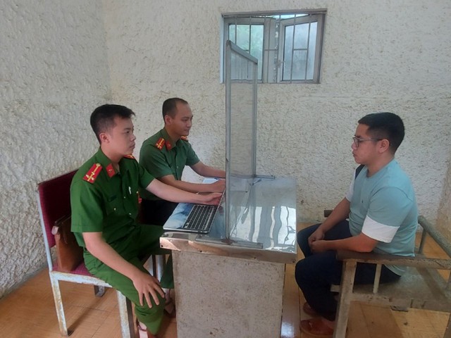Triệt phá đường dây bán dữ liệu cá nhân, lừa đảo chiếm đoạt hơn 10 tỉ đồng - Ảnh 1. Triệt phá đường dây bán dữ liệu cá nhân, lừa đảo chiếm đoạt hơn 10 tỉ đồng - Ảnh 1.