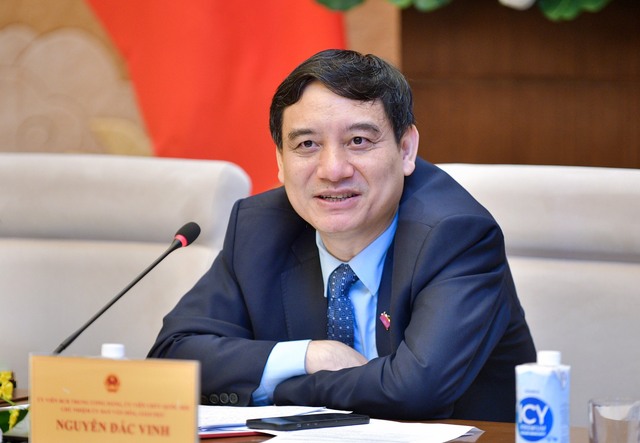 Ông Nguyễn Đắc Vinh: 'Bộ GD-ĐT làm một bộ SGK để thể hiện trách nhiệm Nhà nước' - Ảnh 1.