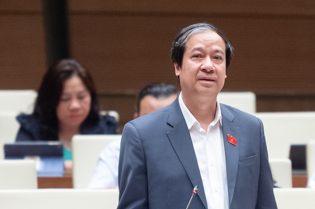 Bộ trưởng Bộ GD-ĐT Nguyễn Kim Sơn: 'Không thể tay không mà bắt chip' - Ảnh 1.