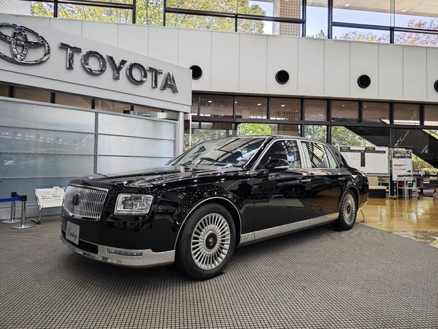 Chiêm ngưỡng vẻ đẹp 'cổ kính' của Toyota Century 2024, đắt gấp đôi Lexus LS   - Ảnh 1.