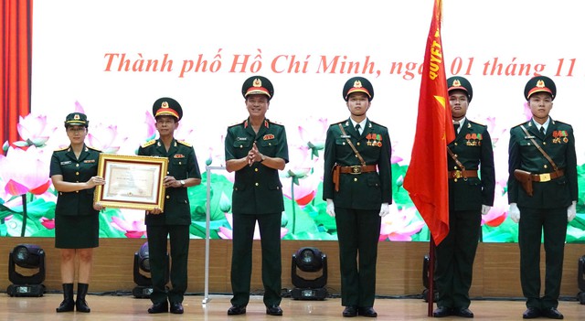 Báo Quân khu 7 nhận Huân chương Bảo vệ tổ quốc hạng Ba - Ảnh 2.