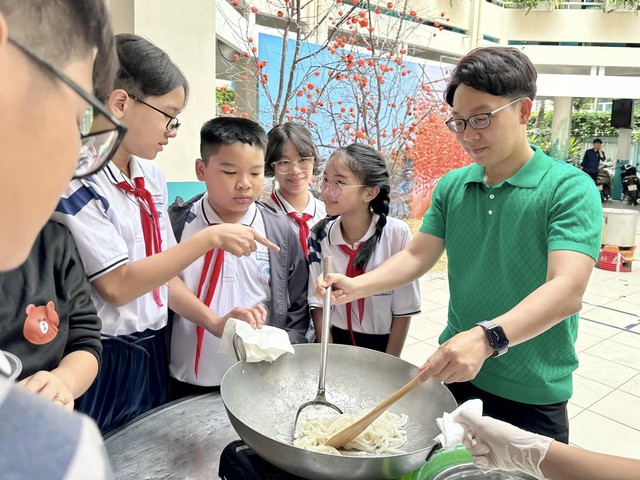 Công đoàn ngành Giáo dục đưa ra mức chăm lo Tết cho giáo viên - Ảnh 1. Công đoàn ngành Giáo dục đưa ra mức chăm lo Tết cho giáo viên - Ảnh 1.