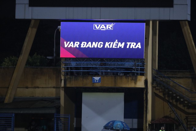 FIFA xét duyệt 3 trận có VAR ở vòng 3 V-League - Ảnh 1. FIFA xét duyệt 3 trận có VAR ở vòng 3 V-League - Ảnh 1.