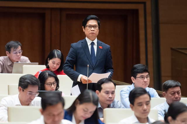 Bộ trưởng Bộ GD-ĐT Nguyễn Kim Sơn: 'Không thể tay không mà bắt chip' - Ảnh 2.