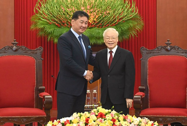 Tổng Bí thư Nguyễn Phú Trọng tiếp Tổng thống Mông Cổ Ukhnaagiin Khurelsukh - Ảnh 1.
