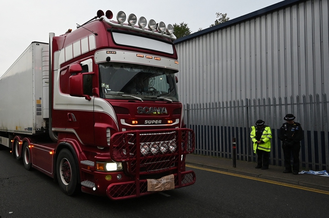 Tòa án Pháp tuyên án 18 bị cáo vụ 39 người Việt chết ngạt trong container - Ảnh 1. Tòa án Pháp tuyên án 18 bị cáo vụ 39 người Việt chết ngạt trong container - Ảnh 1.
