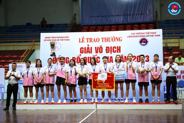 Cầu thủ bóng rổ cao nhất Việt Nam giúp Sóc Trăng lên ngôi vô địch quốc gia - Ảnh 4.