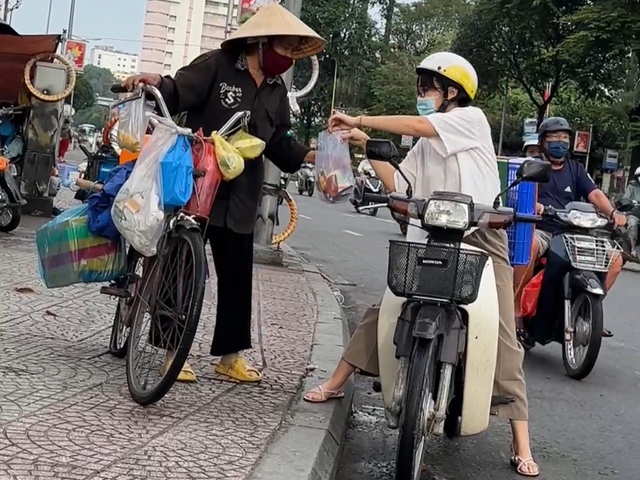 Người phụ nữ với “bữa sáng chủ nhật” đầy ắp yêu thương - Ảnh 2.