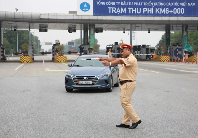 Bộ trưởng Tô Lâm: Phải áp dụng công nghệ để giảm bớt 'tiếng ong ve' - Ảnh 2.